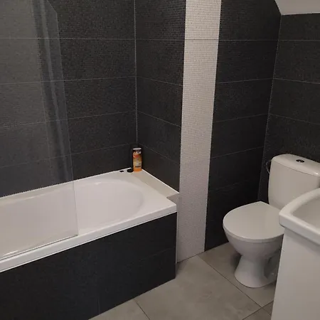 Dom Na Korzeniu Nyaraló