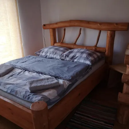 Dom Na Korzeniu Nyaraló